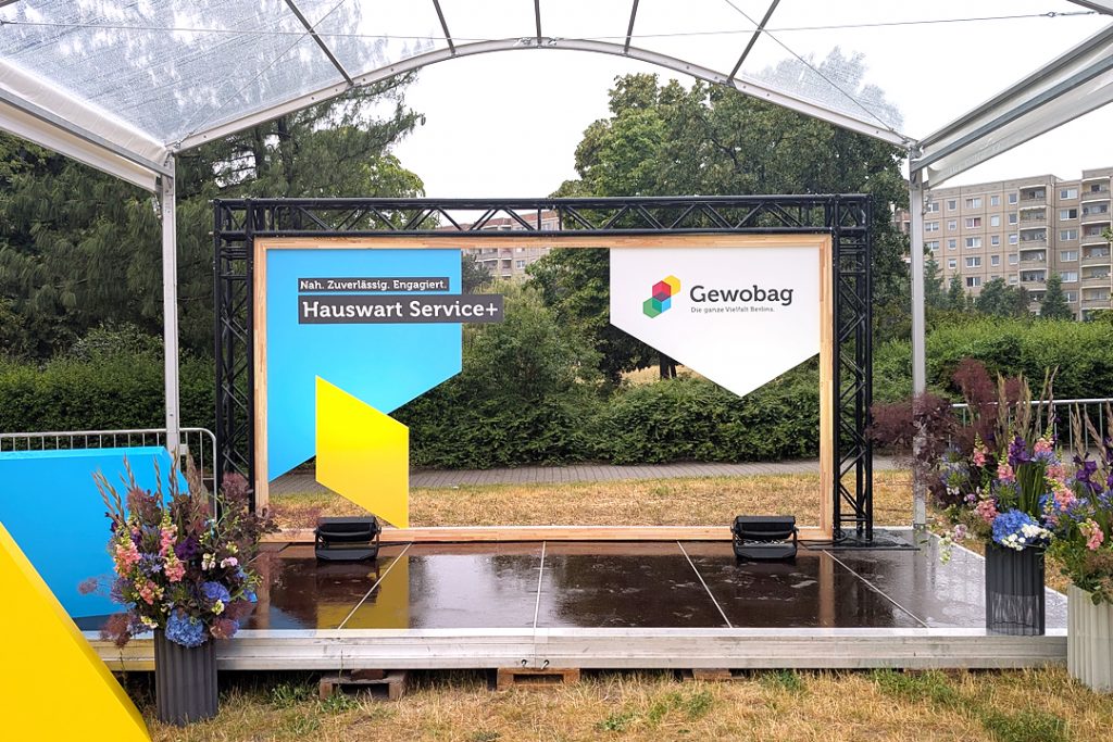 Bühnenbild-Gewobag-Hauswart+1080-px