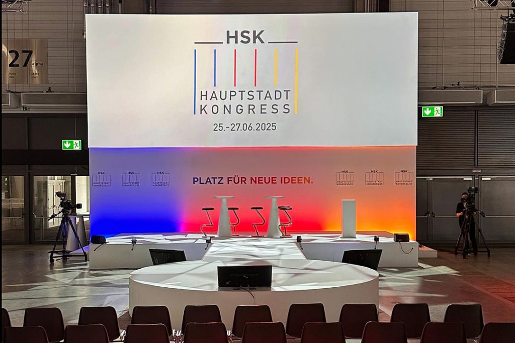 Bühnenrückwand und Projektion_1080-px